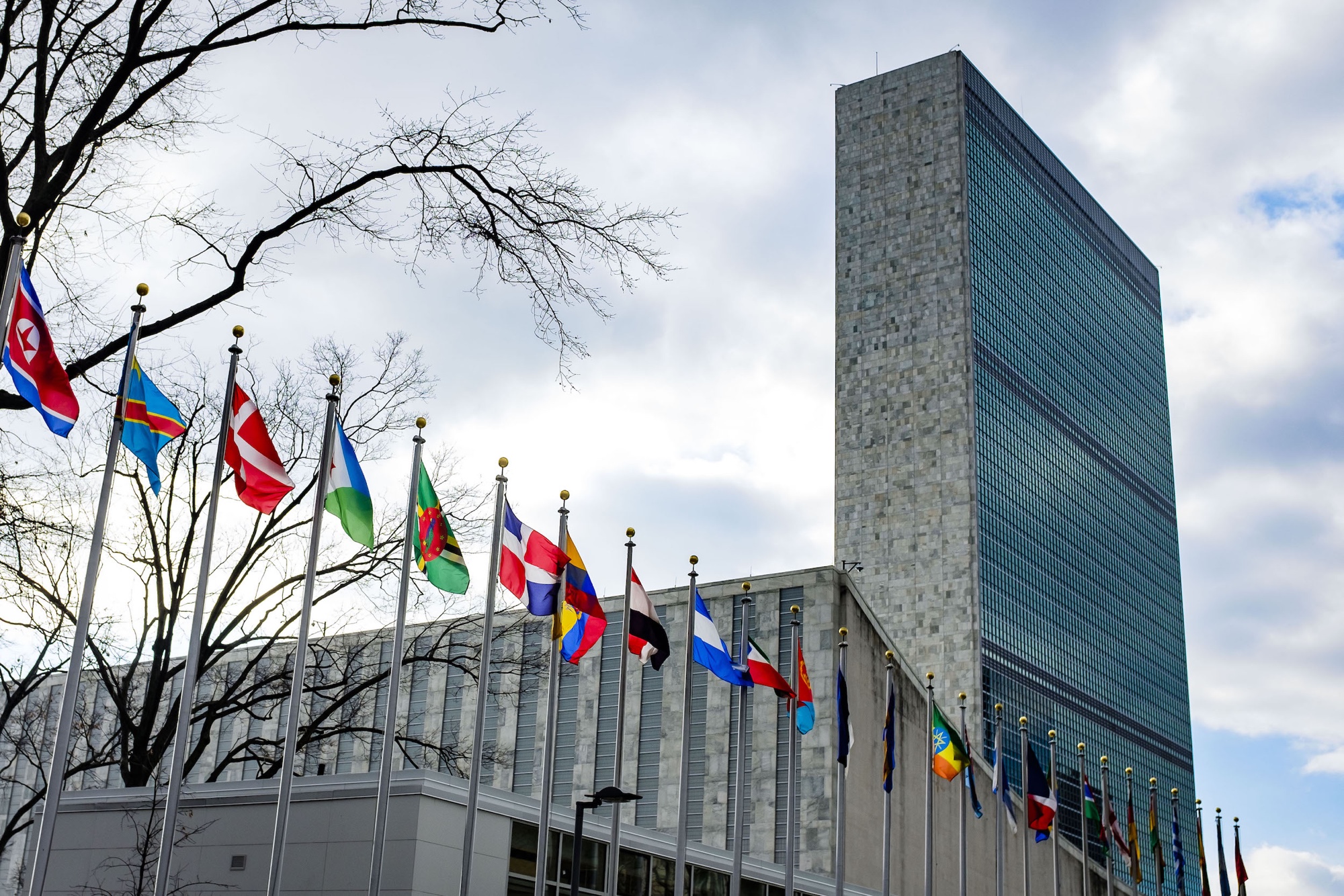 Город штаб квартиры оон. Штаб-квартира ООН В Нью-Йорке. Здание ООН В Нью-Йорке. Здание секретариата ООН В Нью-Йорке. Здание Генеральной Ассамблеи ООН.